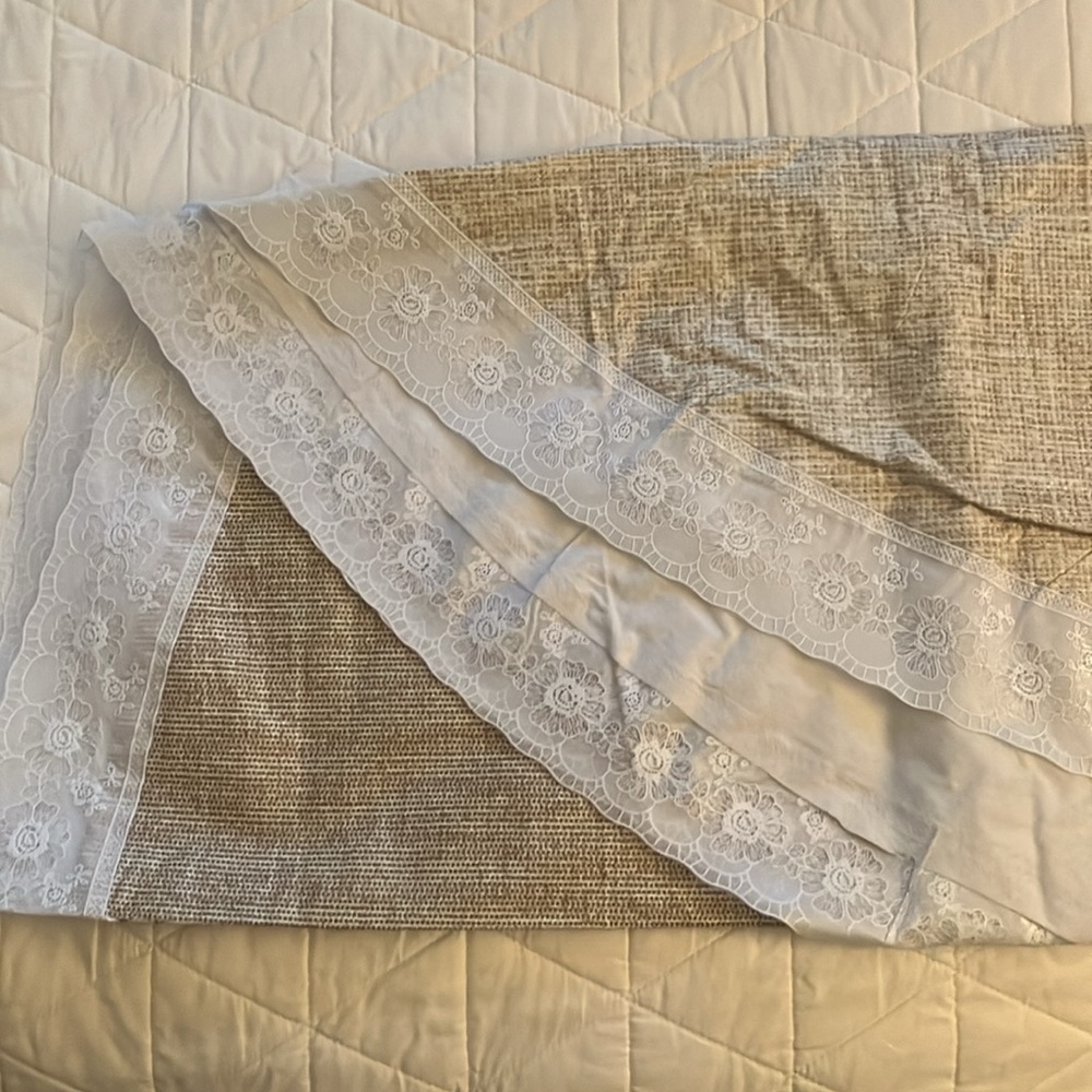 4/$12~Round Vinyl Tablecloth NWOT - Picture 9 of 11